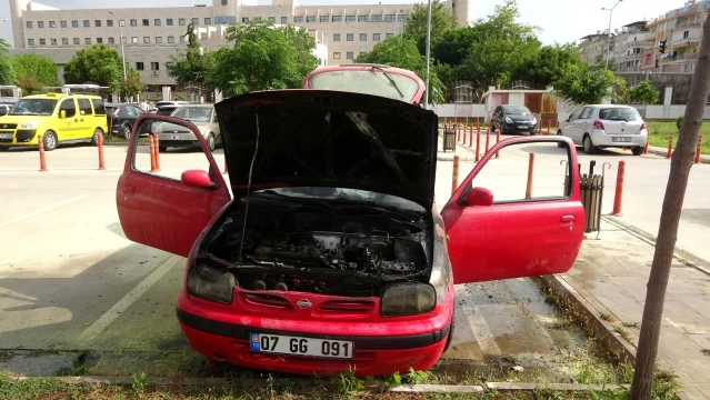 Son dakika haber! Sağlık çalışanının hastane bahçesine park ettiği araç yandı
