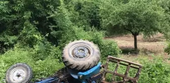 Şarampole devrilen traktörünün altında can verdi