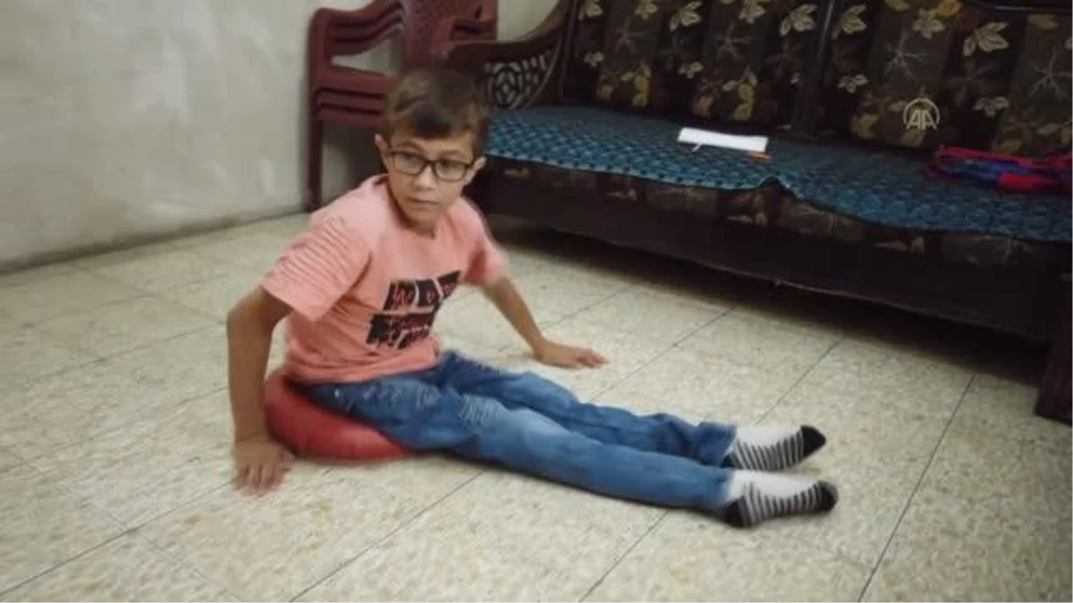 Suriye\'de omuriliği zarar gören Muhammed, geçirdiği krizlerden kurtulmak için tedavi olmayı bekliyor (2)