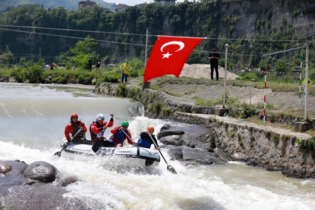 Türkiye Rafting Şampiyonası 1. ayak yarışları Rize'de başladı