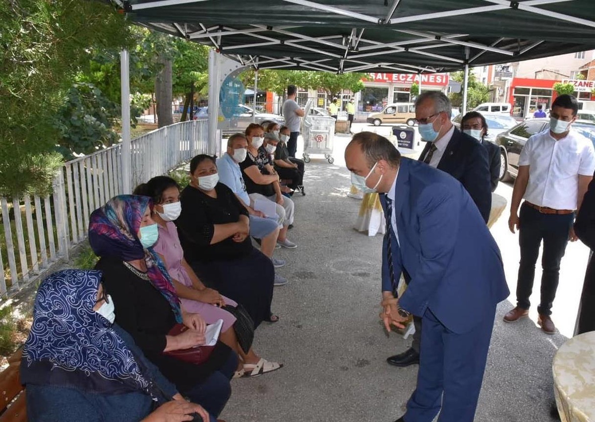 Vali Canalp Edirne\'nin nüfusa oranla en çok Kovid-19 aşısının yapıldığı il olduğunu bildirdi
