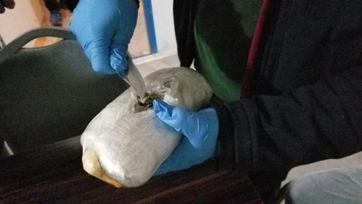 Vücuduna sarılı 200 gram uyuşturucuyla yakalandı