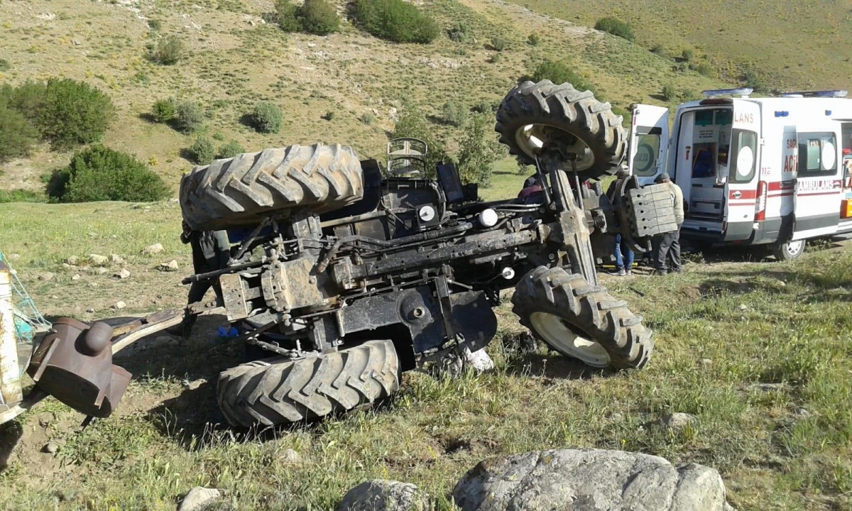 Ağrı\'da devrilen traktördeki 4 kişi yaralandı