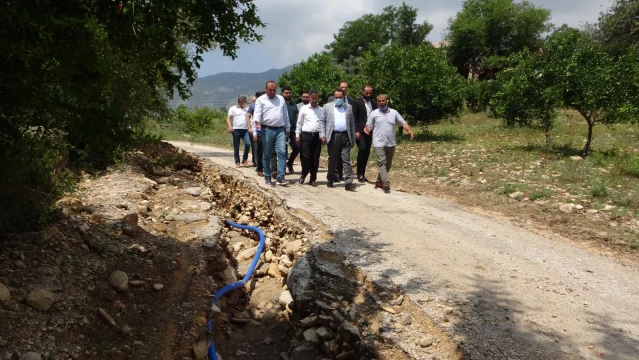 AK Parti Adana Milletvekili Abdullah Doğru, Kozan'da yağıştan olumsuz etkilenen bölgeleri inceledi