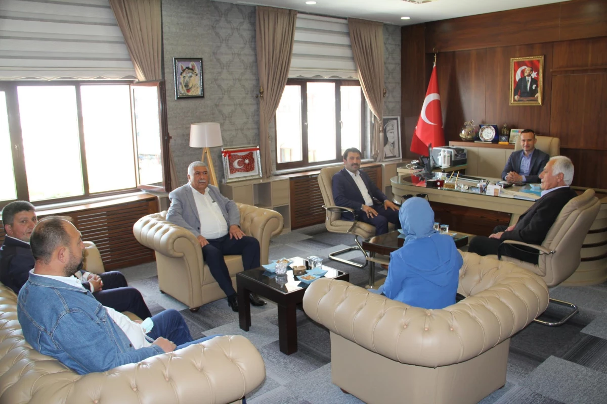 AK Parti Ağrı Merkez İlçe Başkanı Yıldız\'dan Milli Eğitim Müdürü Tekin\'e ziyaret