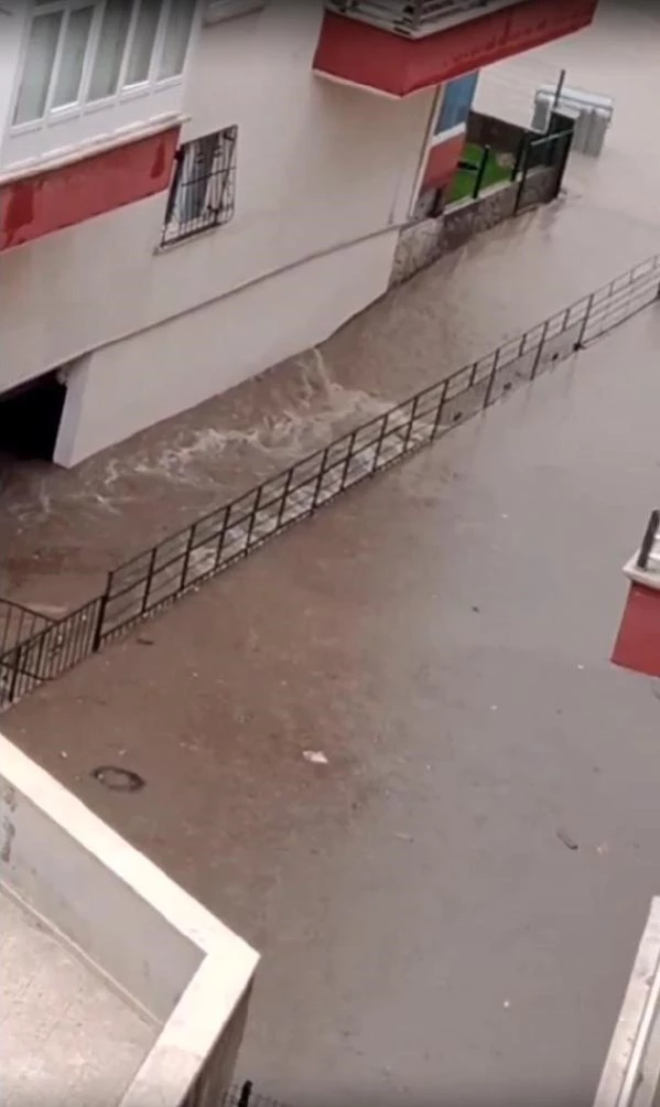 Ankara'da sel felaketi! Sağanak yağmur, su baskınlarına neden oldu