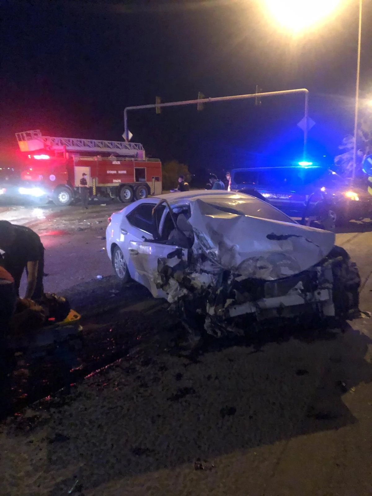 Son dakika haberi: Antalya\'da 2 kişinin yaralandığı trafik kazası güvenlik kamerasında