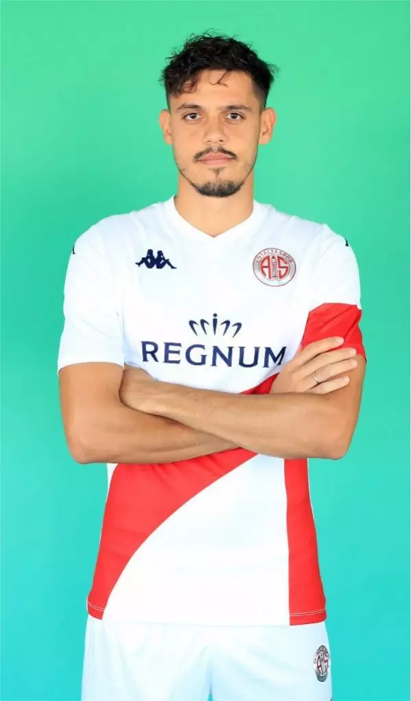 Antalyaspor, 4 futbolcuyla yolları ayırıyor Antalyaspor, 4 futbolcuyla yolları ayırıyor