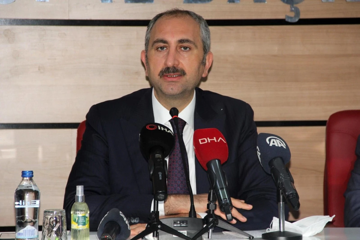 Bakan Gül: "Bir takım polemiklerle siyaset yapmanın Türkiye\'ye hiçbir faydası yok"