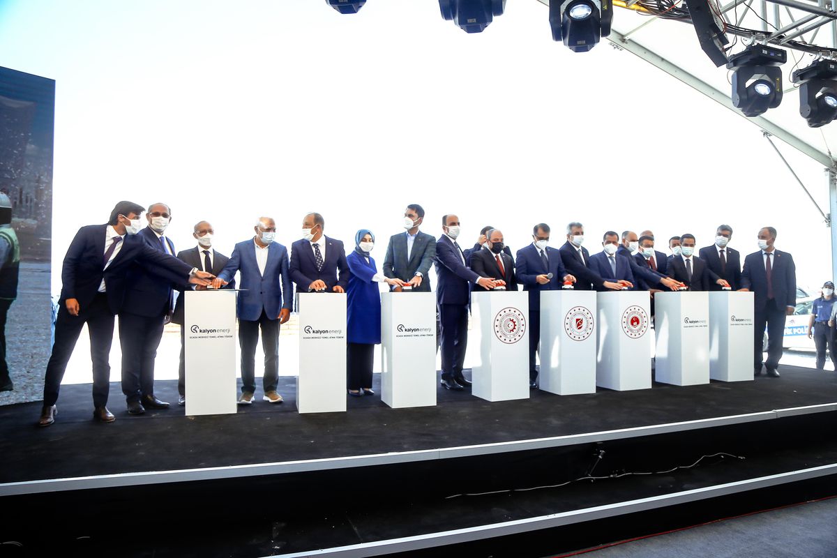 Son dakika haber... Bakan Varank, yenilenebilir enerji konusunda sektörü desteklemeye devam edeceklerini bildirdi Açıklaması