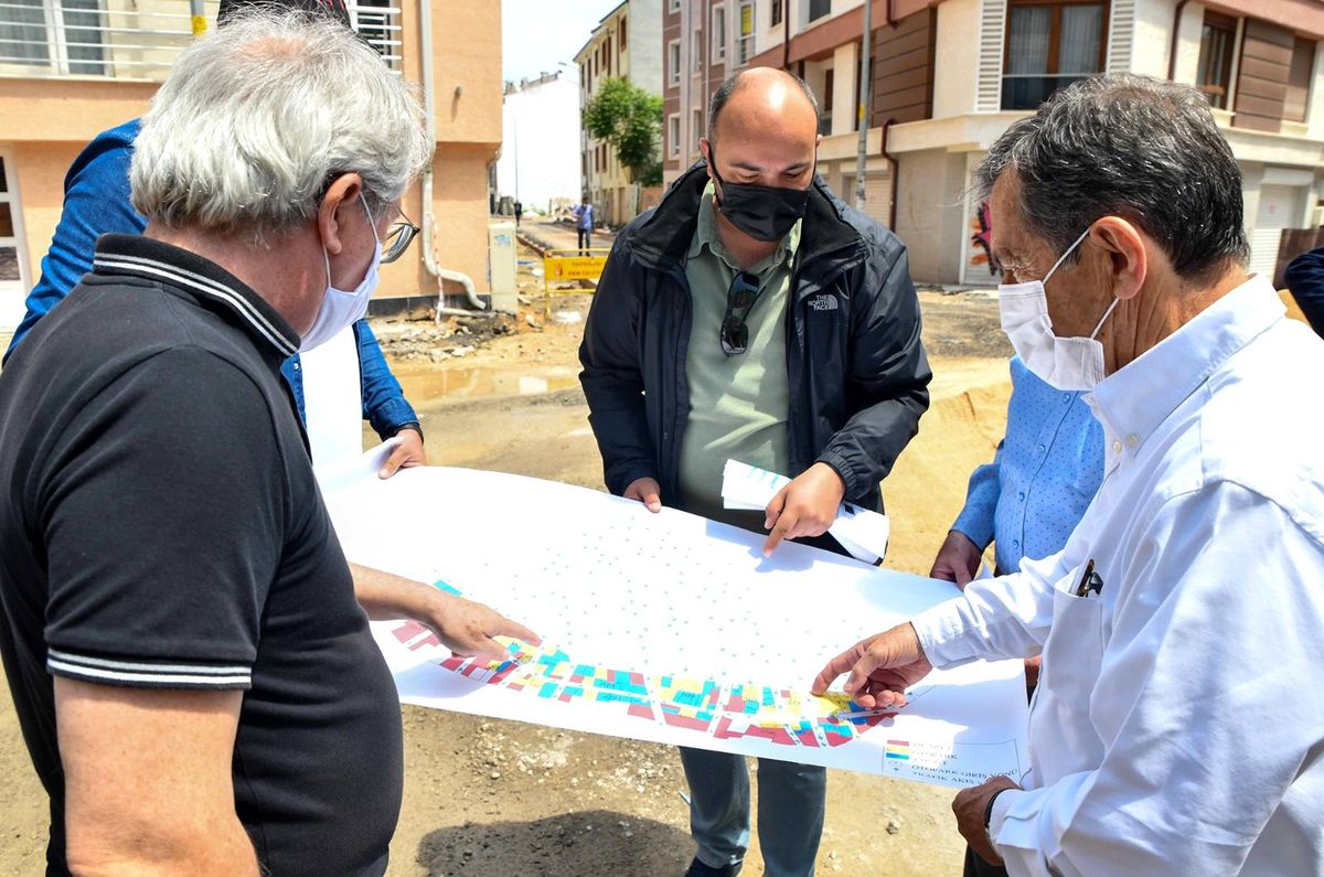 Başkan Ataç yol ve kaldırım çalışmalarını yerinde inceledi