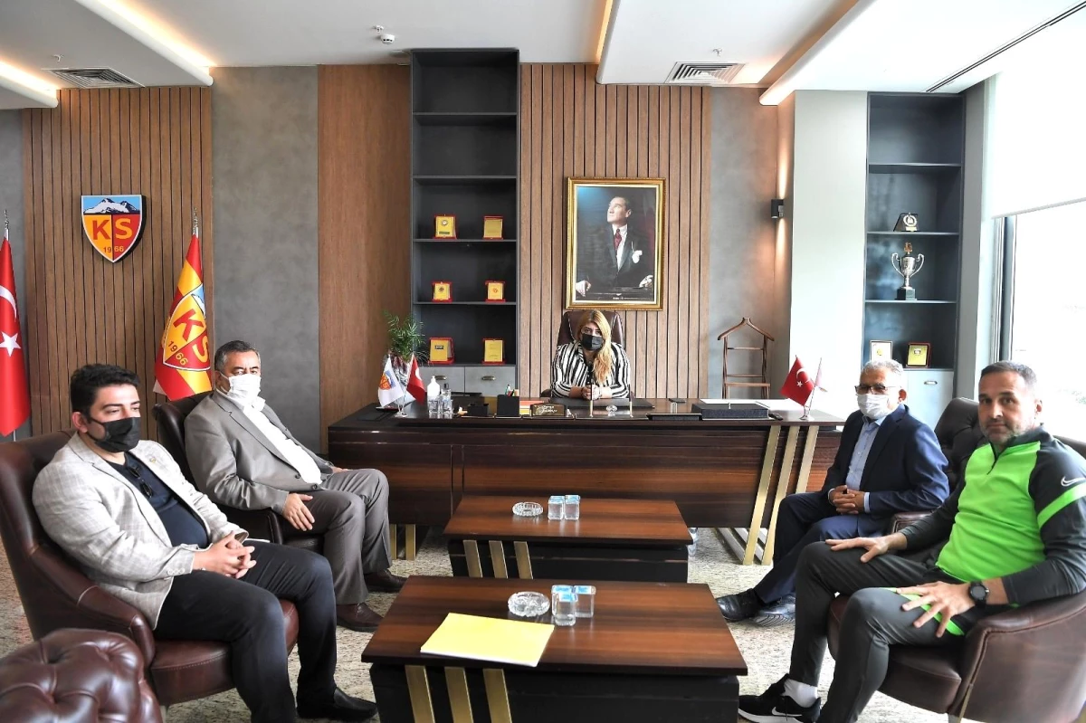 Kayseri Büyükşehir Belediye Başkanı Büyükkılıç, Kayserispor Kulübü\'nü ziyaret etti