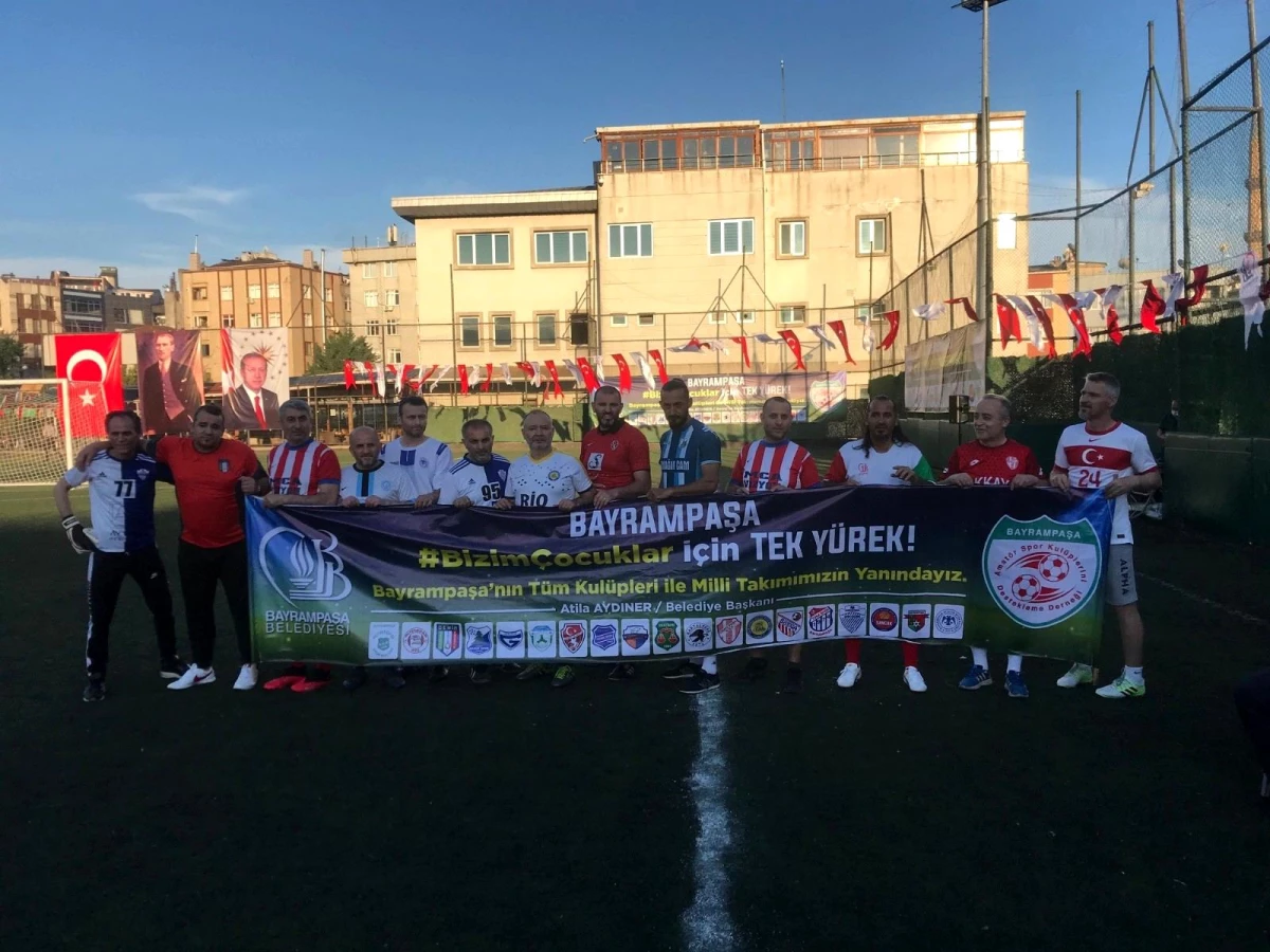 Bayrampaşa\'da Milli Takım\'a destek maçı düzenlendi