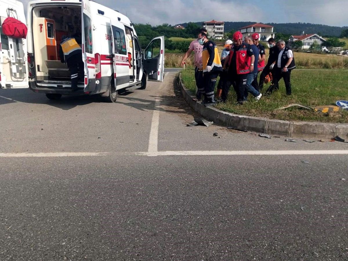 Duble yolda iki otomobil çarpıştı: 1 yaralı