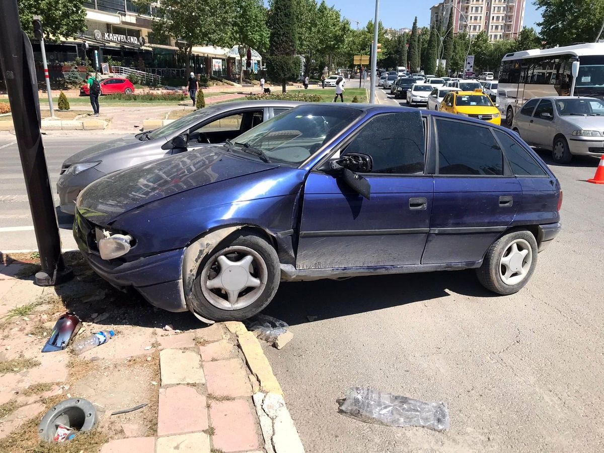 Son dakika: Elazığ\'da trafik kazası: 2 yaralı