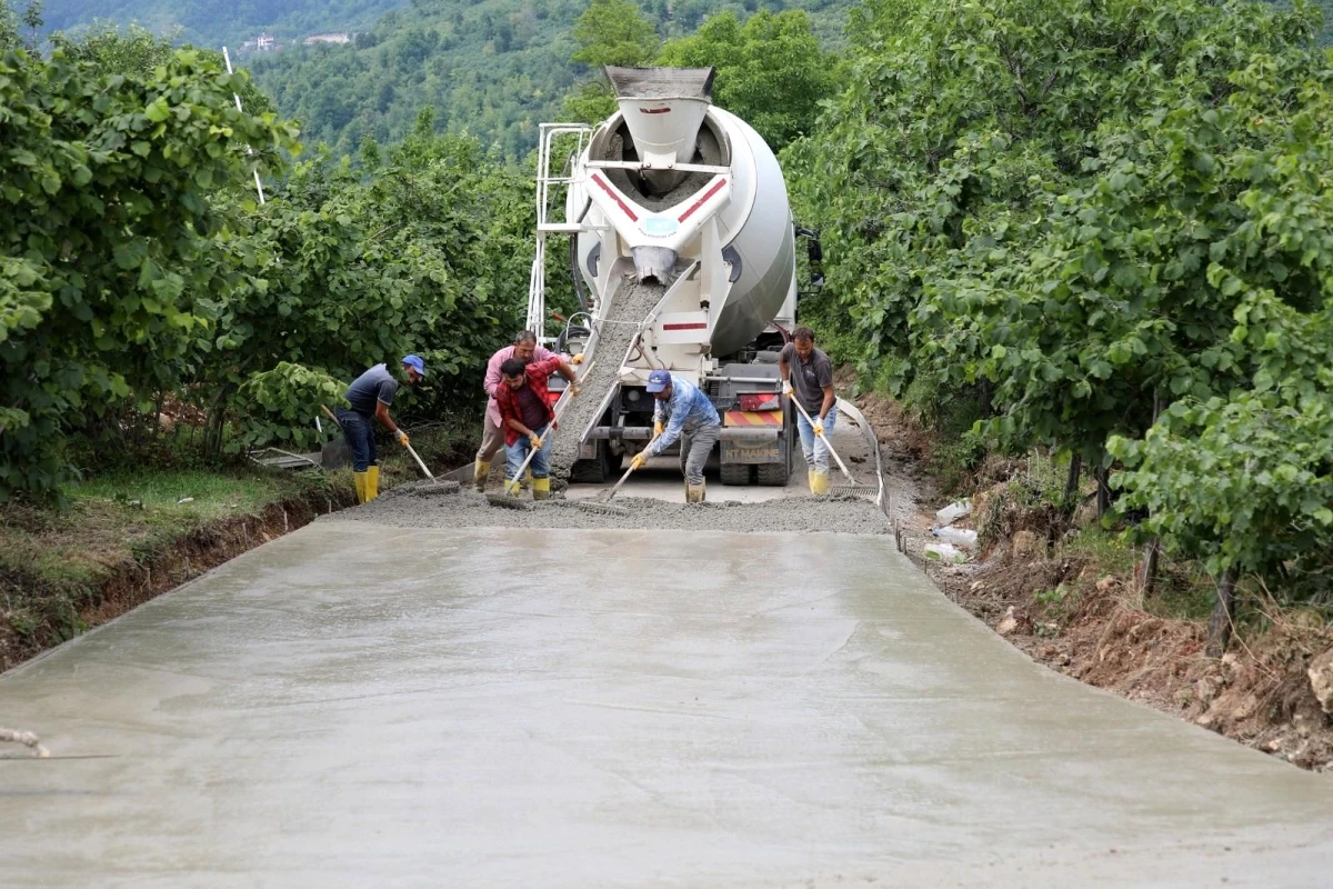 Fatsa\'da beton yol çalışmaları sürüyor