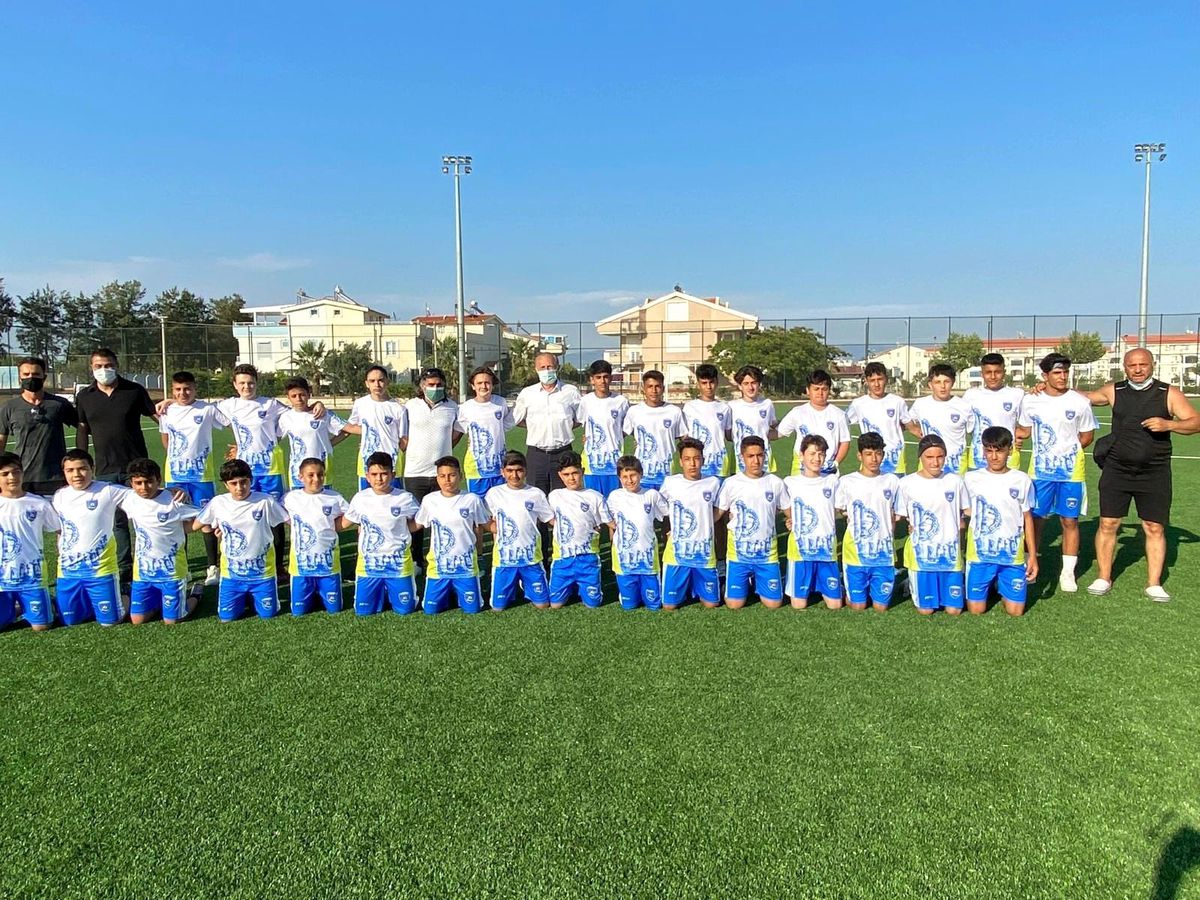 Futbolculardan Başkan Atabay\'a galibiyet sözü