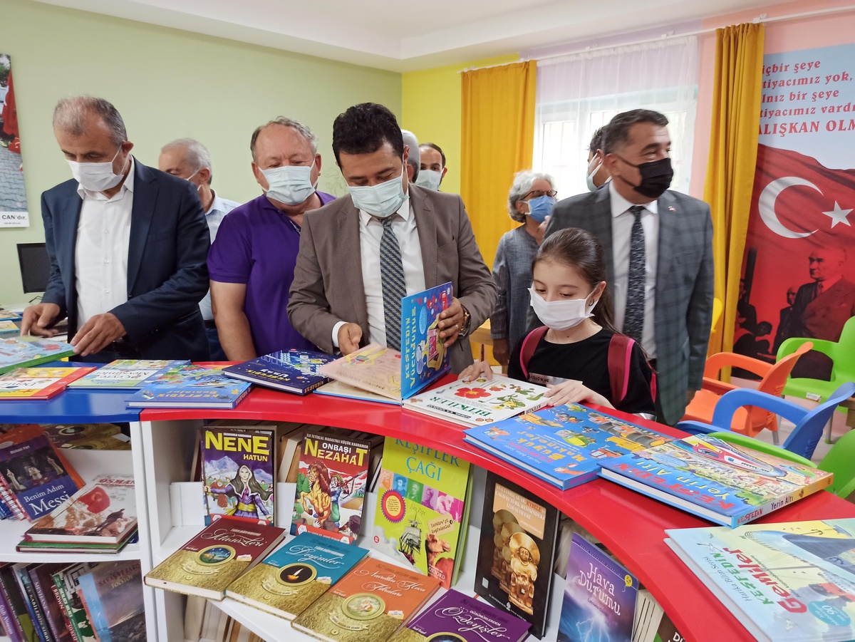 Kadirli\'de yapımı tamamlanan İrfan Can Kütüphanesi hizmete açıldı