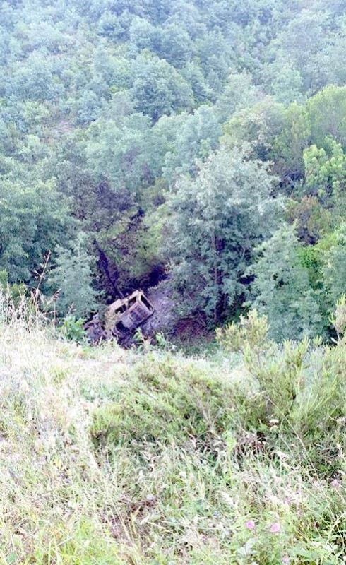 Kocaeli'de arazi aracı şarampole devrildi: 3 yaralı