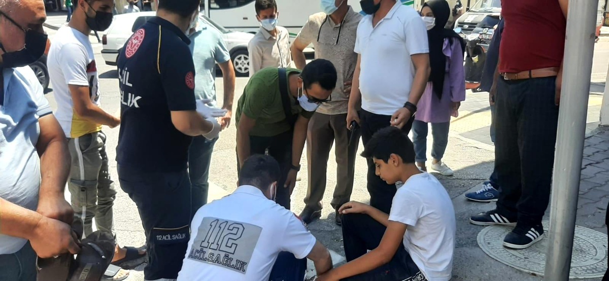Otomobil ile elektrikli bisiklet çarpıştı: 1 yaralı
