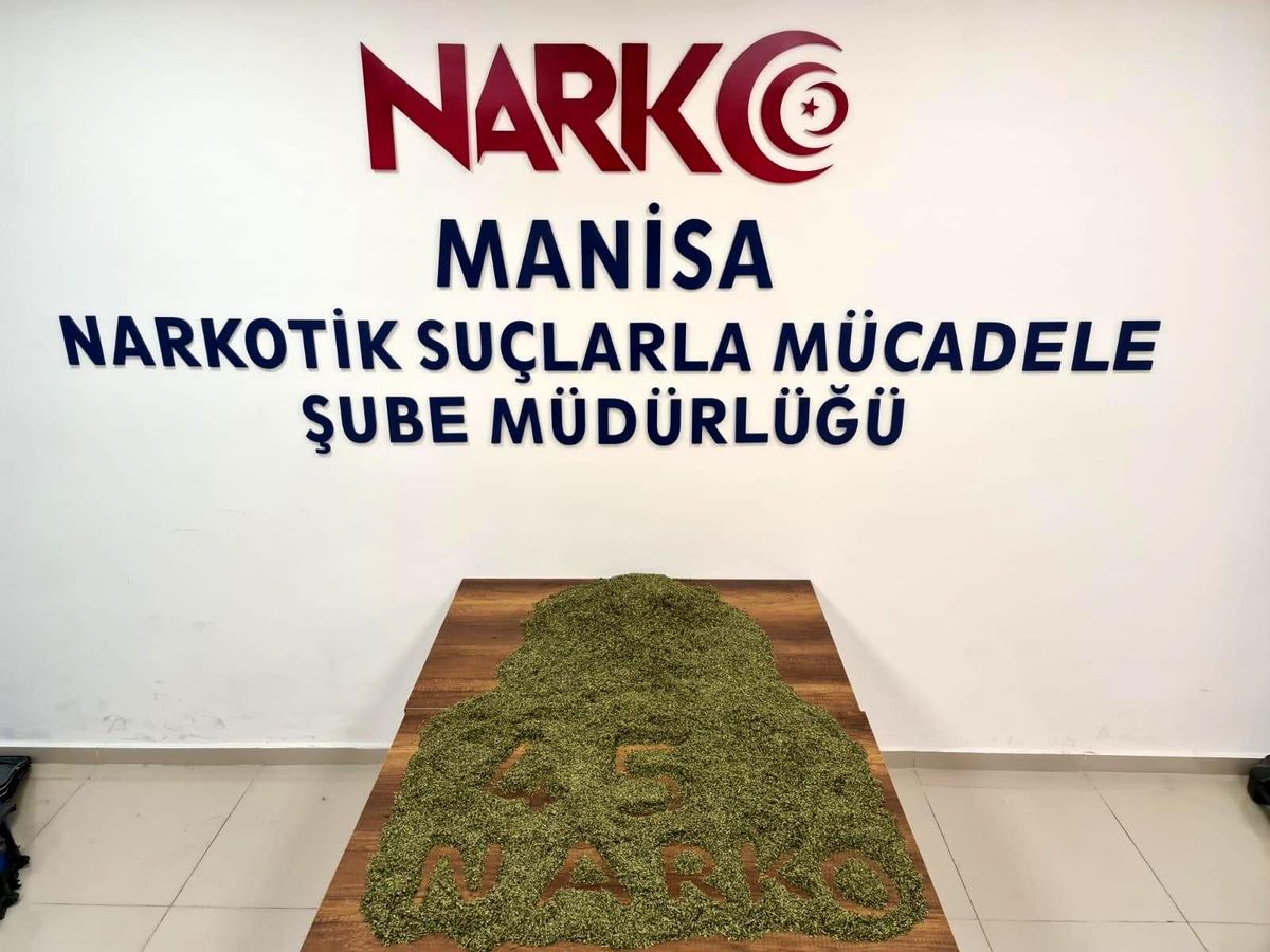 Otomobilden 12 kilo uyuşturucu çıktı