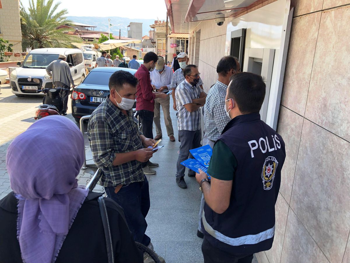 Sarıgöl\'de emniyet, siber suçlara karşı vatandaşları uyardı