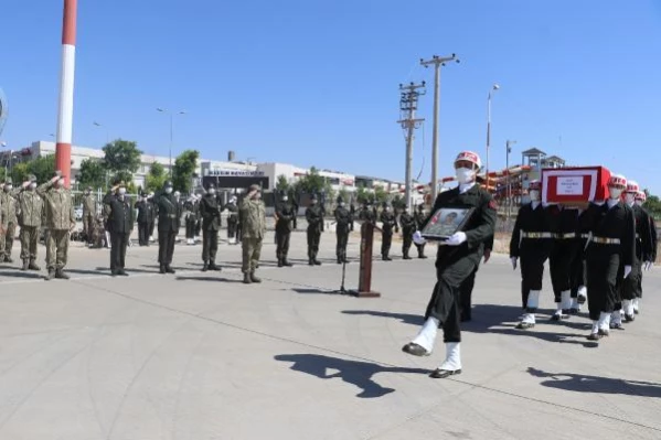 Son dakika haberleri: MARDİN ŞEHİT ASKERİN CENAZESİ MEMLEKETİNE UĞURLANDI