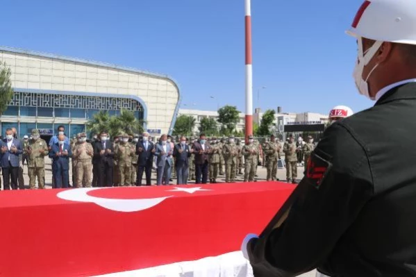 Son dakika haberleri: MARDİN ŞEHİT ASKERİN CENAZESİ MEMLEKETİNE UĞURLANDI