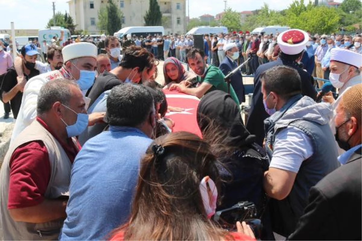 Mardin\'de silah kazası sonucu şehit olan asker son yolculuğuna uğurlandı