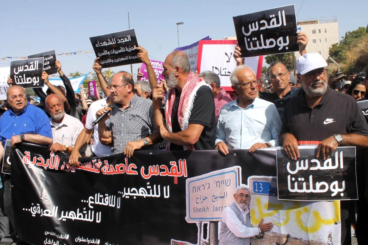 Şeyh Cerrah\'ta zorla tahliye edilmek istenen Filistinli ailelere destek yürüyüşü