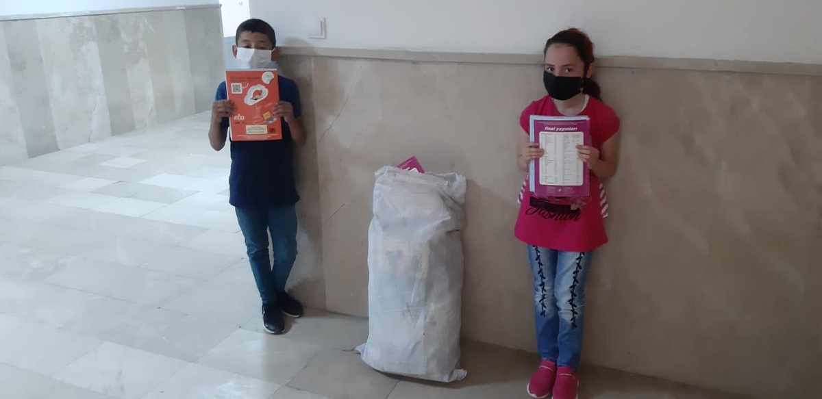 Ulaş\'ta Sıfır Atık Projesi\'ne destek veren ilkokul öğrencileri şeker ve çikolatayla ödüllendiriliyor