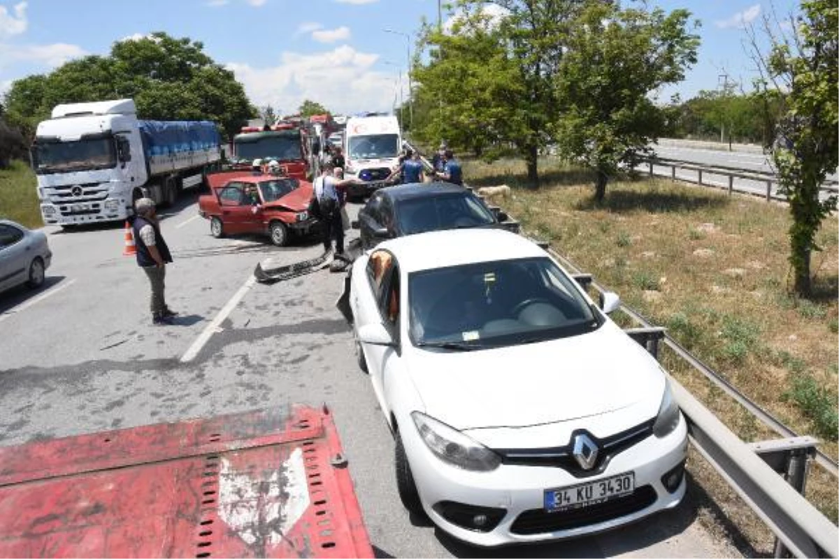 Son dakika! ESKİŞEHİR - 3 aracın karıştığı zincirleme trafik kazasında 8 kişi yaralandı