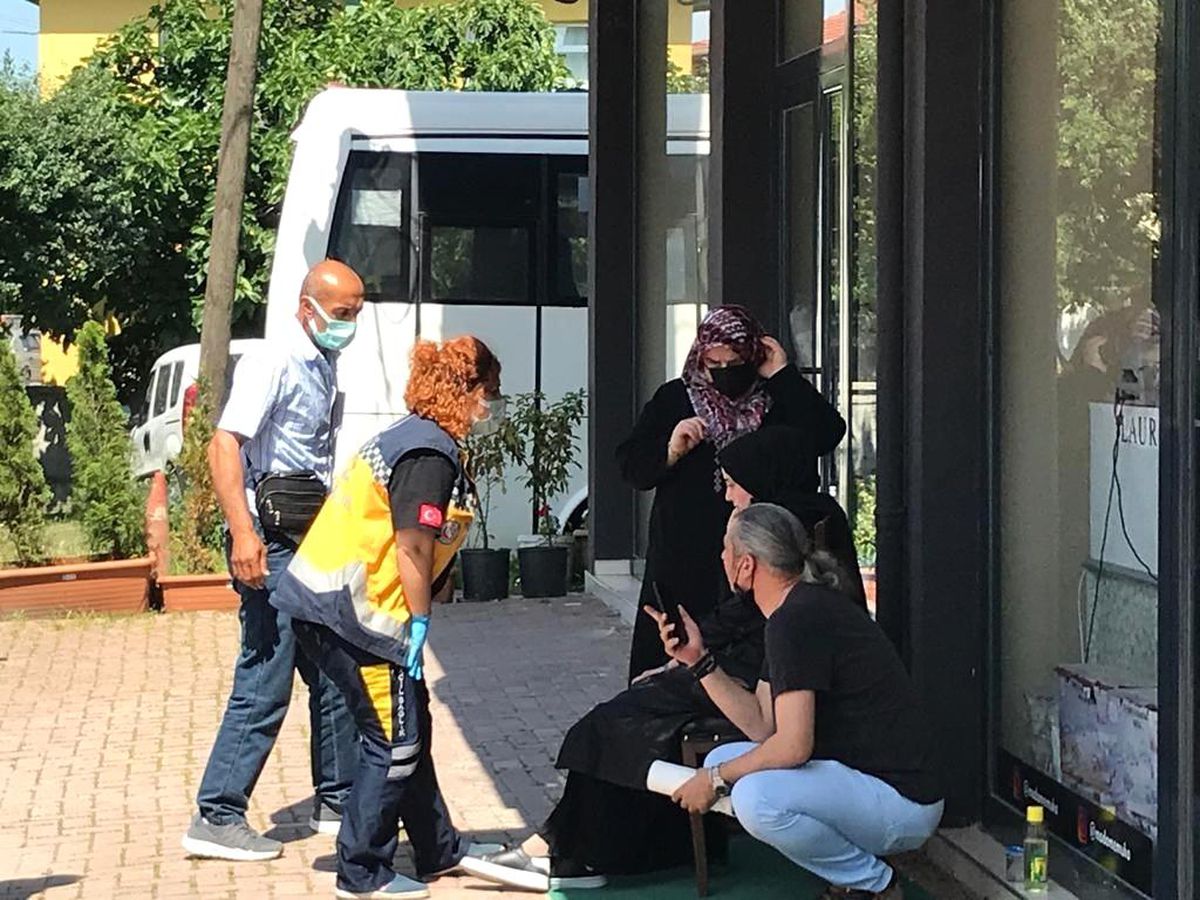 Son dakika 3. sayfa: Araç durmadan inmek isteyen kadın yolcu düşerek hastanelik oldu