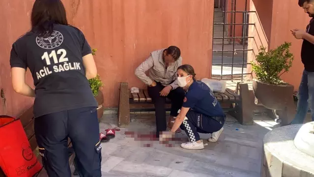 Beyoğlu'nda nefes kesen müdahale: Polis canını hiçe sayıp hayat kurtardı