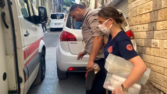 Beyoğlu'nda nefes kesen müdahale: Polis canını hiçe sayıp hayat kurtardı