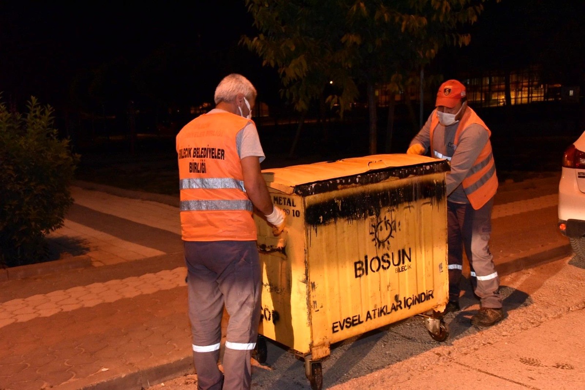 Bozüyük\'te çöp konteynerleri yıkanarak temizleniyor