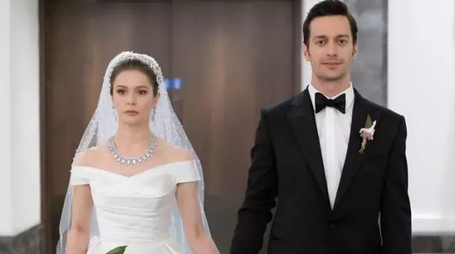 Camdaki Kız dizisinde Nalan'ın giydiği gelinliğe talep yağdı! İşte özel tasarımın fiyatı Camdaki Kız dizisinde Nalan'ın giydiği gelinliğe talep yağdı! İşte özel tasarımın fiyatı