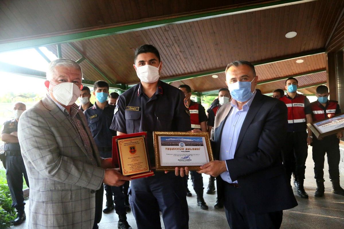 Develi\'de ilçe protokol, tayini çıkan jandarma personeli ile bir araya geldi