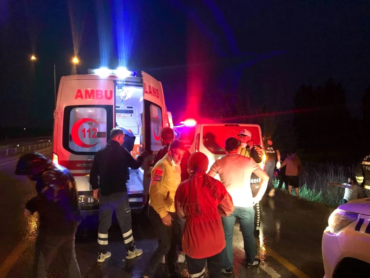 Erzincan\'da trafik kazası: 3 yaralı