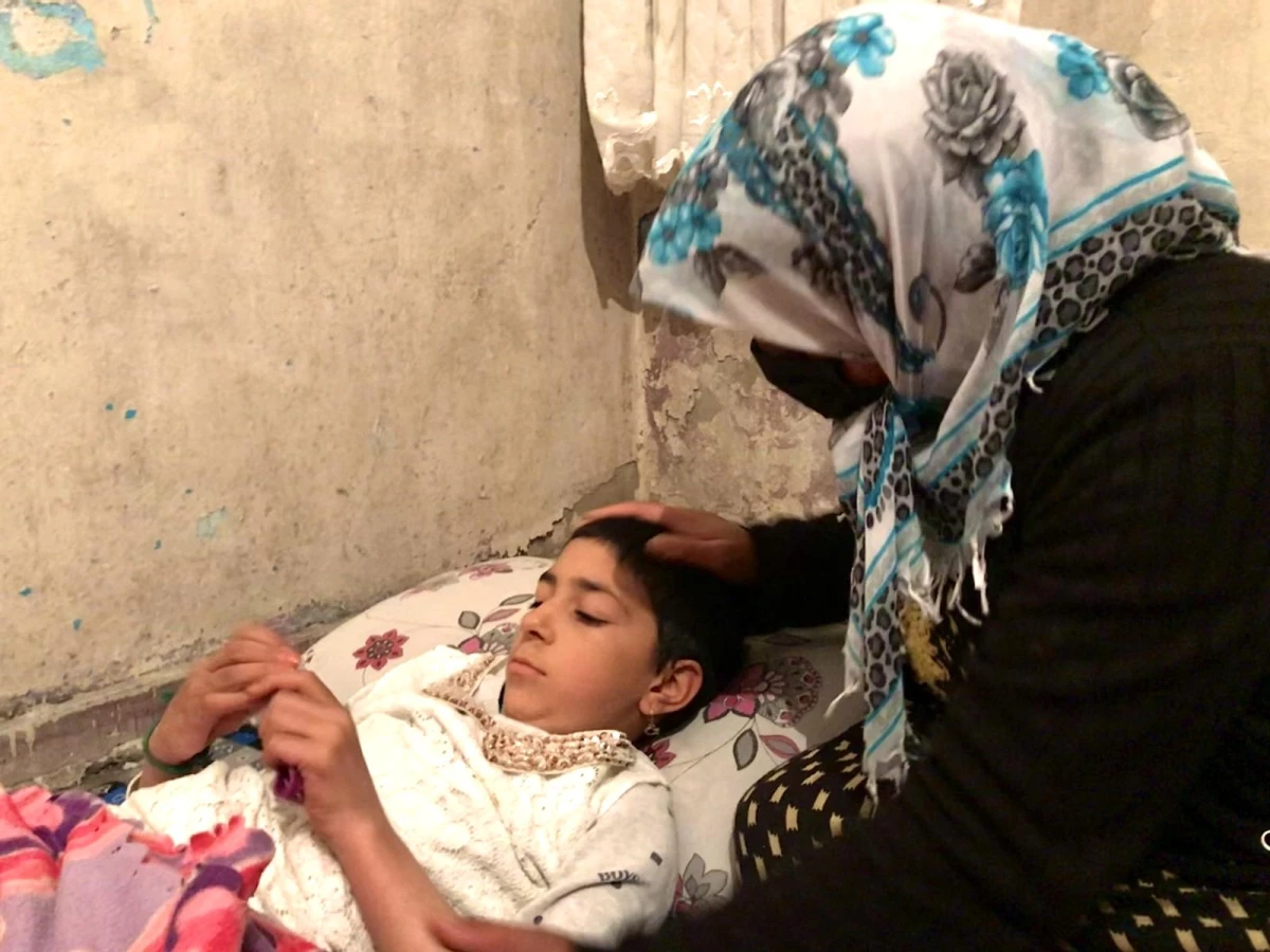 Geçirdiği beyin kanamasıyla yatağa mahkum olan Suriyeli Havin, yeniden yürüyebilmenin hayalini kuruyor