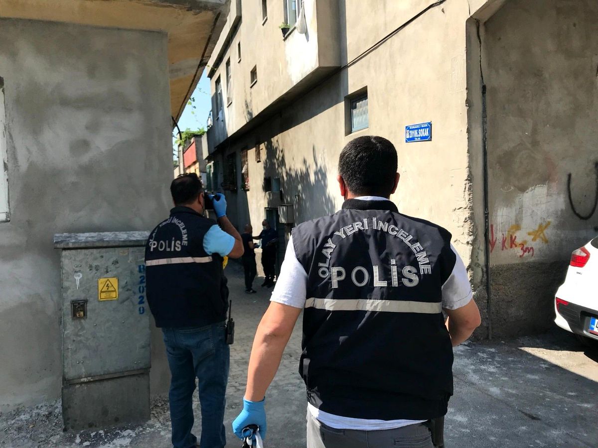 Gürültü yapan inşaat işçilerine tüfekle ateş etti