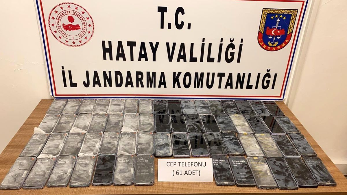 Hatay\'da at arabası ile cep telefonu kaçakçılığı yapan şüpheli yakalandı