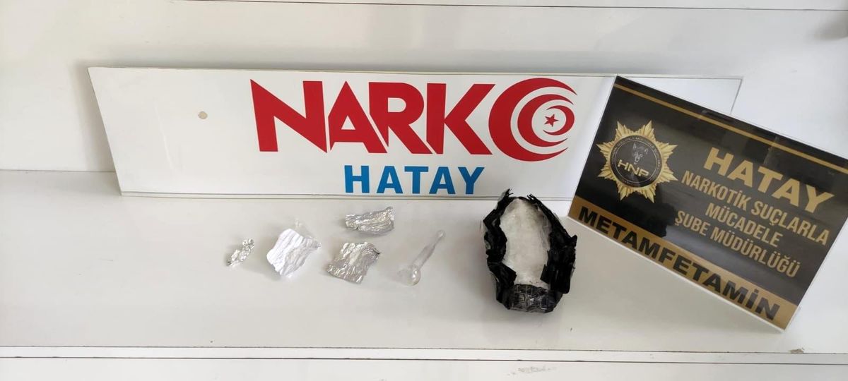 Hatay\'da bir otomobilde 214 gram metamfetamin ele geçirildi
