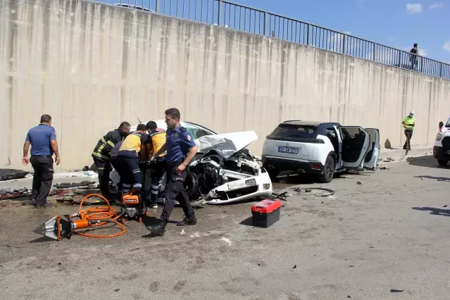 Trafik kazası: 3 ölü, 4 yaralı Trafik kazası: 3 ölü, 4 yaralı