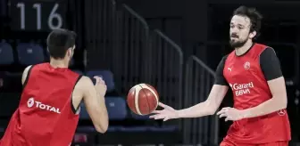 Hidayet Türkoğlu, A Milli Erkek Basketbol Takımı'nın antrenmanını takip etti