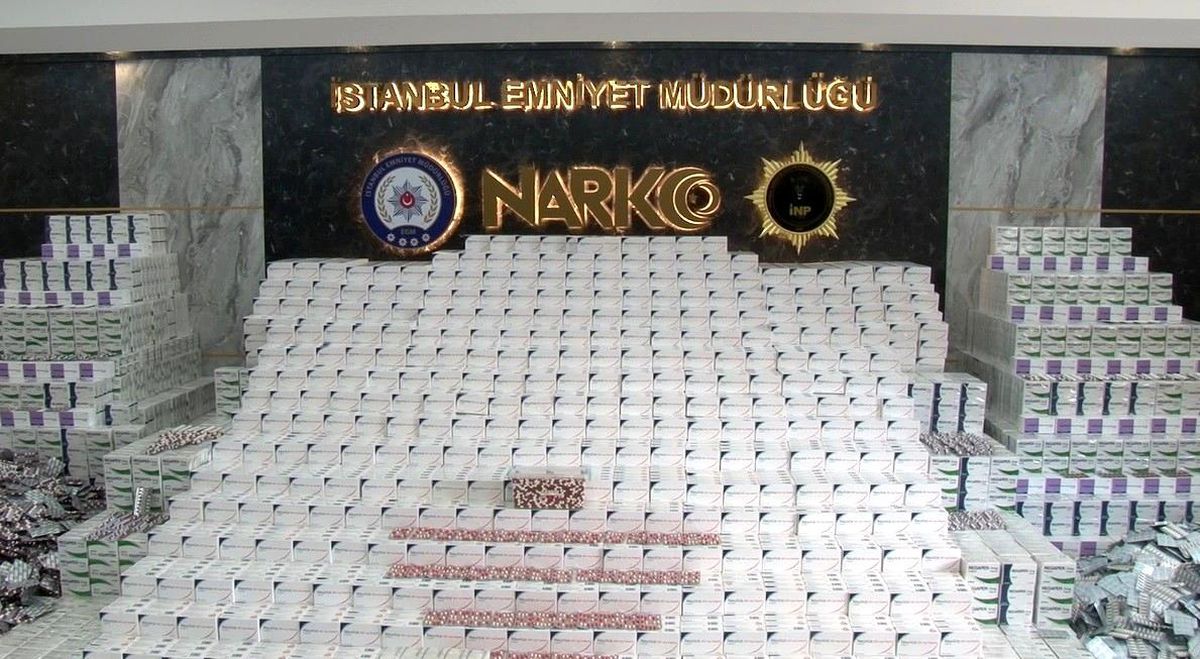 İstanbul\'da rekor sayıda uyuşturucu özelliği bulunan ilaç yakalandı