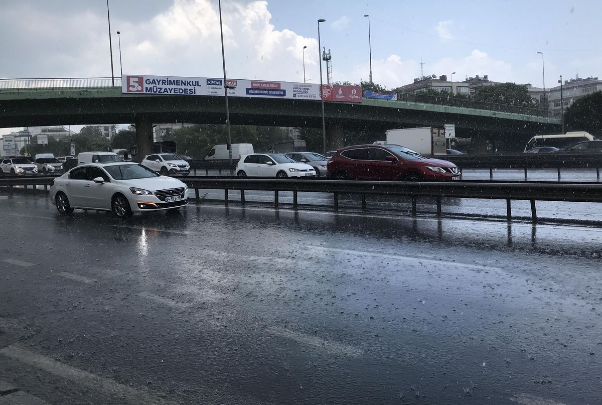 İstanbul\'da sağanak etkili oluyor