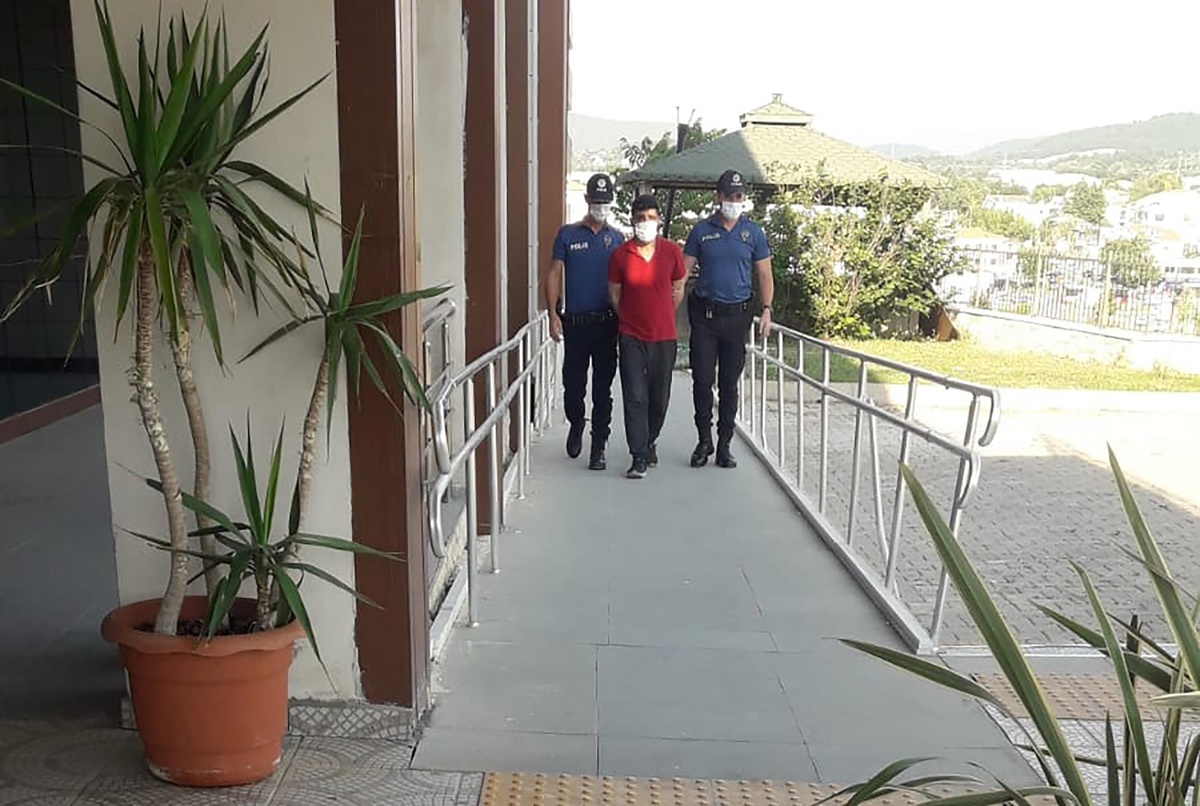 İzmir\'de uyuşturucu operasyonunda gözaltına alınan şüpheli tutuklandı