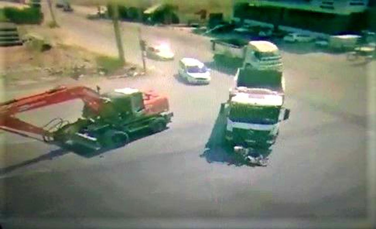 Kamyonun elektrikli bisiklet sürücüsünü ezdiği anlar ortaya çıktı
