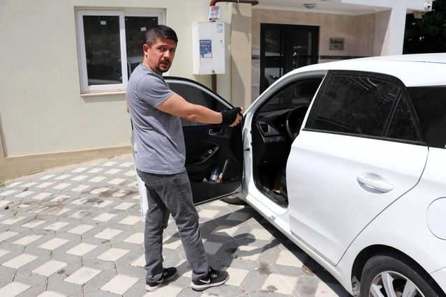 Motosikletli kurye, trafikte doktoru darp etti